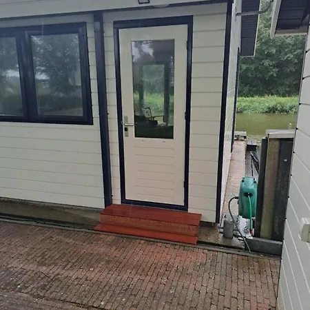Bb De Woonboot Apartment Anna Paulowna